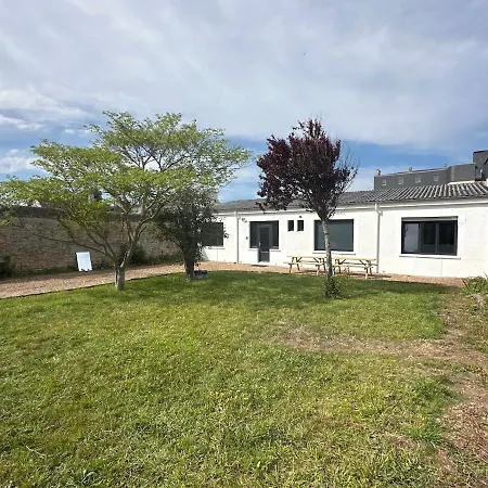 Waterfront House With Garden And Parking *